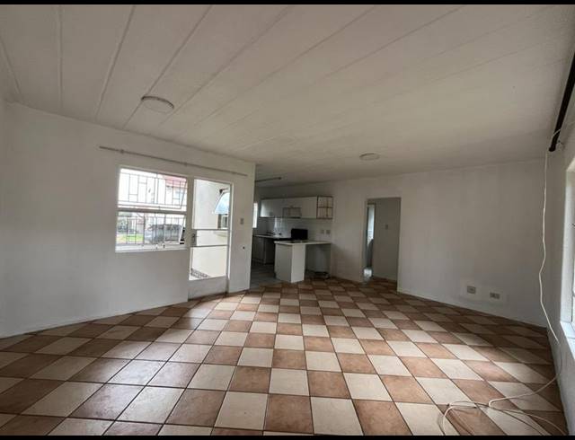 2 BEDROOM PROPERTY TO RENT IN POMONA